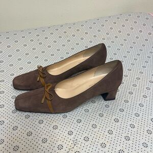 AMALFI RANGONI Luke Pump Heels Shoes Brown Chamy Patent Bow Size 8.5